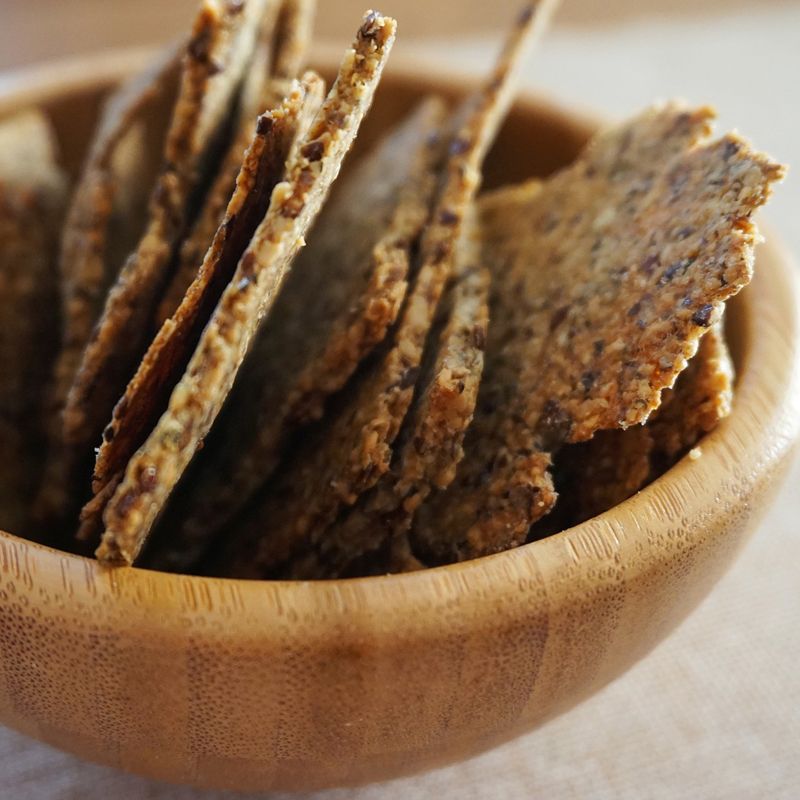 Whole grain crackers - ©pixabay/anasegota